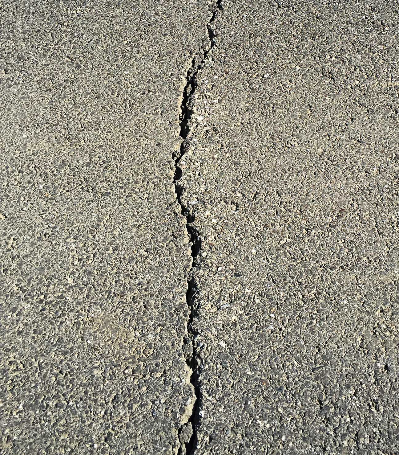 unsealed crack-sm